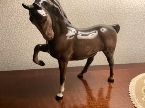 Beswick horse head - horse, tucked