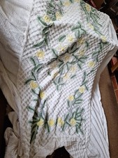 vintage 1970s Single Fitted Candlewick Bedspread with Daffodils and Leaves