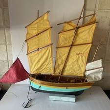 Vintage Rare Wooden Suggs Pond