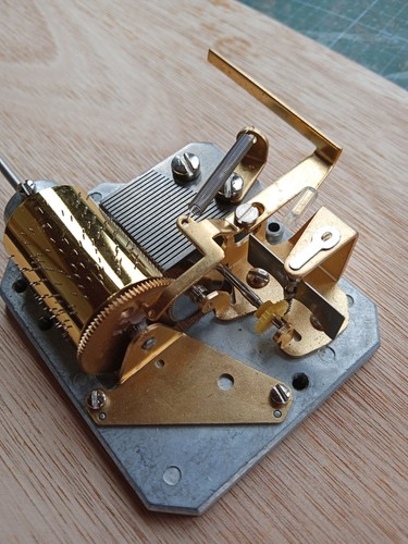 New note cuckoo clock - 22,