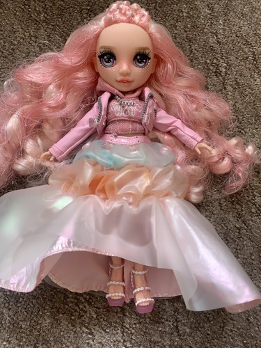 Rainbow high doll - pink, winter