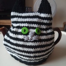 HAND KNITTED TEA COSY FOR
