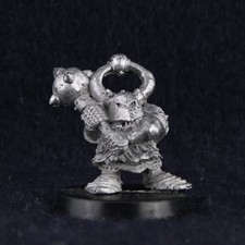 Chaos Dwarf w/ Mace MM90