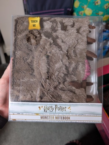 Harry potter monster book - harry,