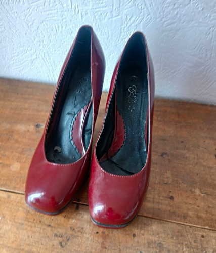 Women red patent - red,
