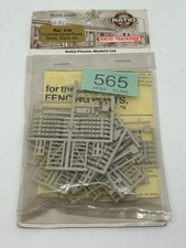 Ratio OO 419 Concrete Fence Posts, Gates and Signs Plastic Kit