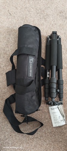 Giotto tripod with carry bag - with,