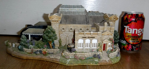 Large lilliput lane figure - figure, ~