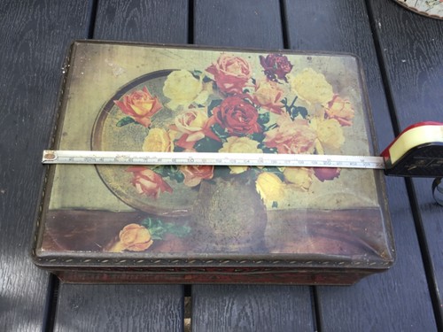 Vintage tin buttons - of,