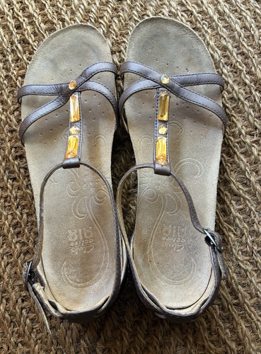 Clarks brown beaded sandals - brown,