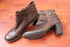 CLARKS BROWN LEATHER ANKLE
