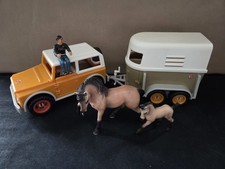 Schleich Retired Horse Trailer (40185) And Jeep Car (42025) 2003 With Figures