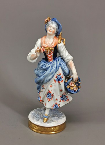 9140012 porcelain girl - , oldest
