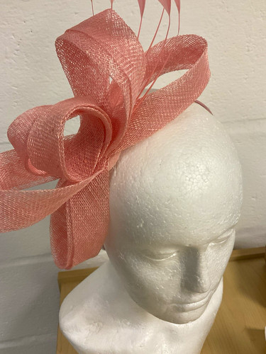 Pink sinamay bow feather - pink,