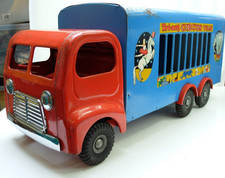 TRIANG CIRCUS VAN