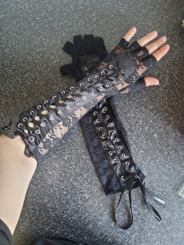 Long black lace ribbon - black,
