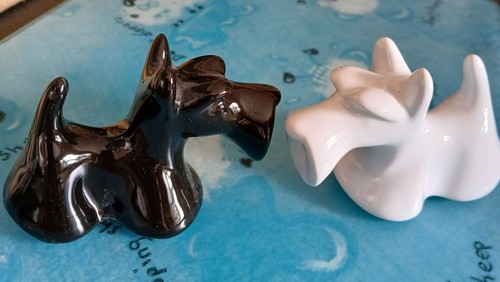 Black white scottie - white, salt