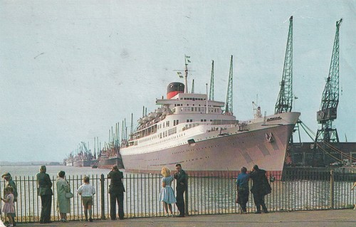 Postcard southampton docks - postcard,