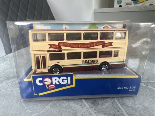 Corgi reading buses metrobus - buses,