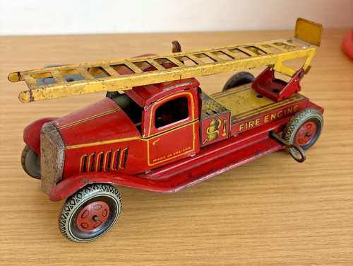 Cg29 wells vintage tinplate - wells,