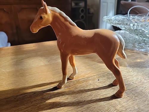 Beswick palomino horse - beswick,