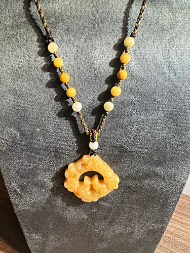 Natural sleeve jade cat