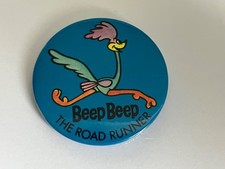 VINTAGE WARNER BROS ROAD RUNNER CARTOON PIN BADGE