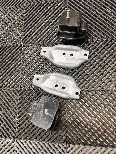 Genuine engine mount set - set, fits