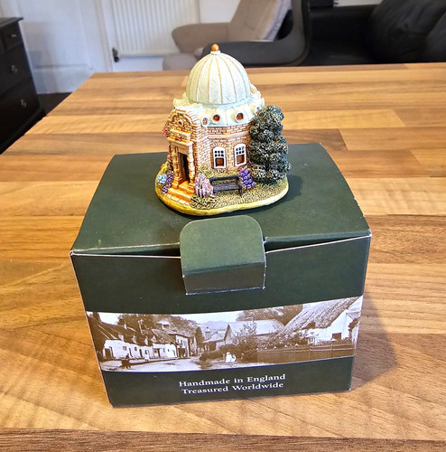 Lilliput lane miniature resin - lilliput,