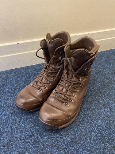 Altberg army boots size m - army,