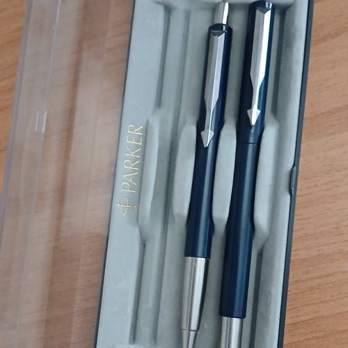 Vintage parker vector dark - vintage,