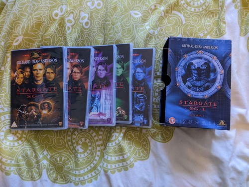 Stargate sg1 season dvd set - stargate,