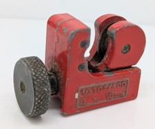 Small Pipe Cutter. ⅛-⅜ Inch. 3-16 mm. Red. Good Condition.