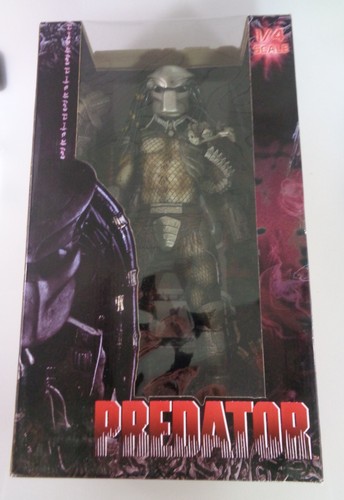 Neca reel toys predator statue - neca,