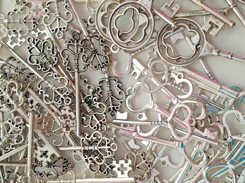 Keys joblot jewellery - 80,