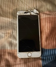 Apple iPhone 6 silver phone - broken screen Display