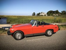 1976 MG Midget red profile |