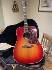 Gibson Hummingbird Acoustic Guitar – Heritage Cherry Sunburst with Original Case