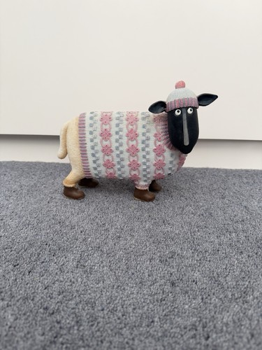 Border fine arts ewe - border, and