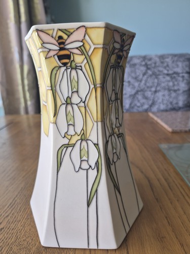 Moorcroft ceramic vase - moorcroft,