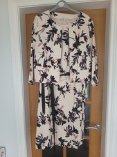 Ladies 2 Peice Suit 16s Ideal For Wedding Pink and Black floral