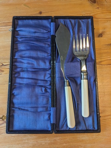 Fish knife and fork serving