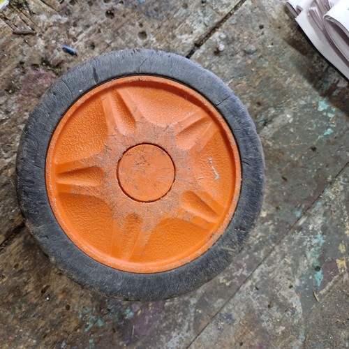 Flymo quicksilver 46s wheel - quicksilver,
