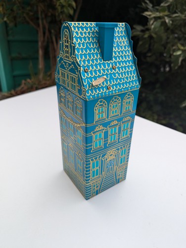Beautiful unmarked biscuit box