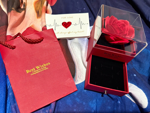 Square red jewellery gift box - red,