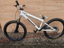 Identiti Krisis  XL 24 inch