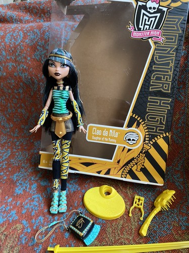 Monster high school s out - •,