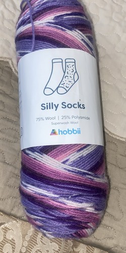 Silly socks hobbii yarn - ,
