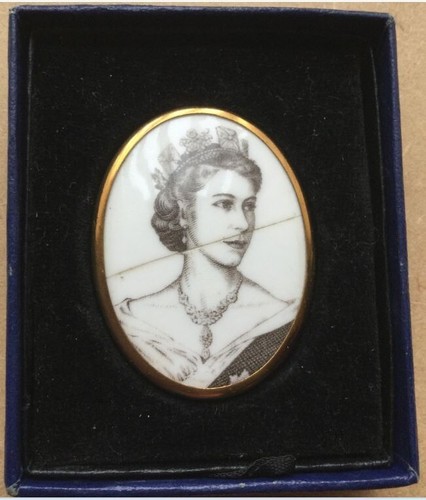 Royal worcester queen - worcester,