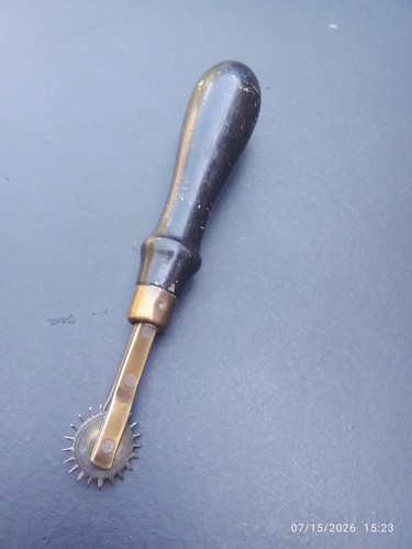 Stitch gauge saddlers tools - gauge.,
